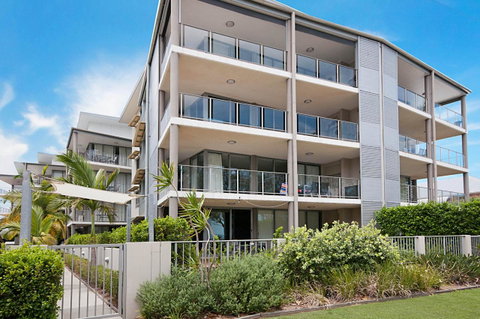 Spectacular Unit Overlooking Pumicestone Passage - Welsby Pde, Bongaree - Australian Directory 0