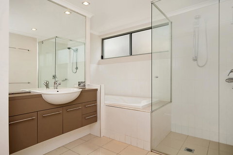 Spectacular Unit Overlooking Pumicestone Passage - Welsby Pde, Bongaree - Australian Directory 12