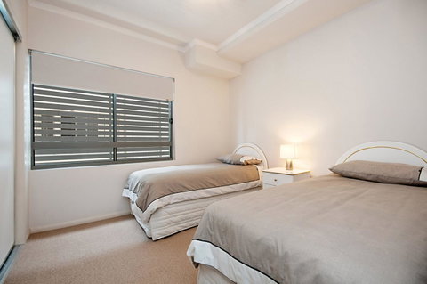 Spectacular Unit Overlooking Pumicestone Passage - Welsby Pde, Bongaree - Australian Directory 7