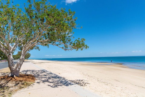 Spectacular Unit Overlooking Pumicestone Passage - Welsby Pde, Bongaree - Australian Directory 3