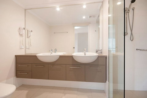 Spectacular Unit Overlooking Pumicestone Passage - Welsby Pde, Bongaree - Australian Directory 6