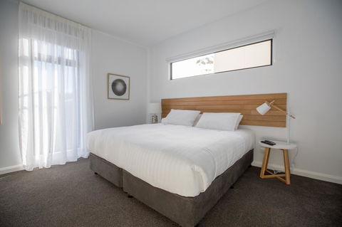 Island Quarters - Australian Directory 9