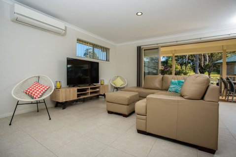 'Banksia Atura' At Tura Beach - Australian Directory 2