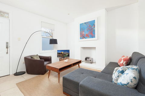 'Darling Lily' - Your Townhouse Hideaway - Australian Directory 1