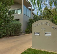 'Rolling Waves 2' on Ocean Drive - Australian Directory