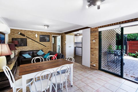 'Salt Wood' Cabin Style Retreat - Australian Directory 1