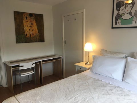 'The Mount' Trendy With City Views - Australian Directory 2