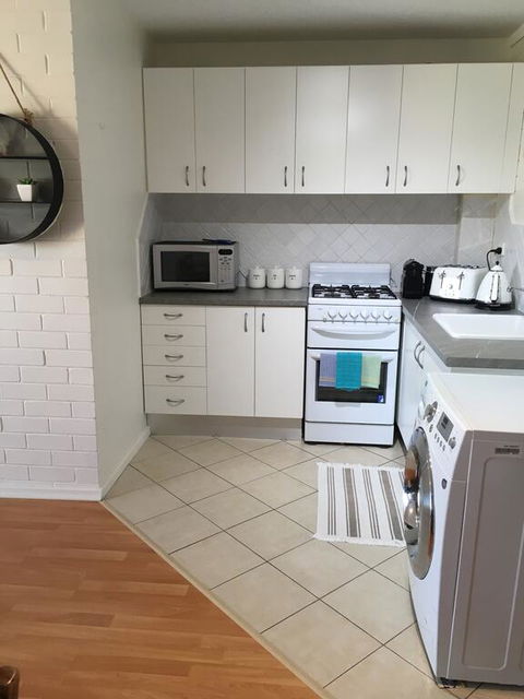 'The Mount' Trendy With City Views - Australian Directory 0