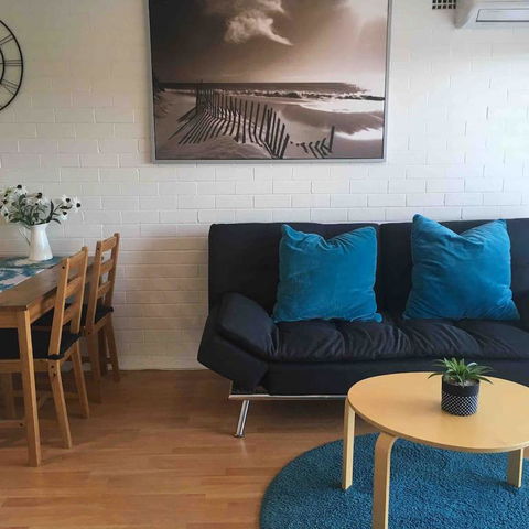 'The Mount' Trendy With City Views - Australian Directory 3