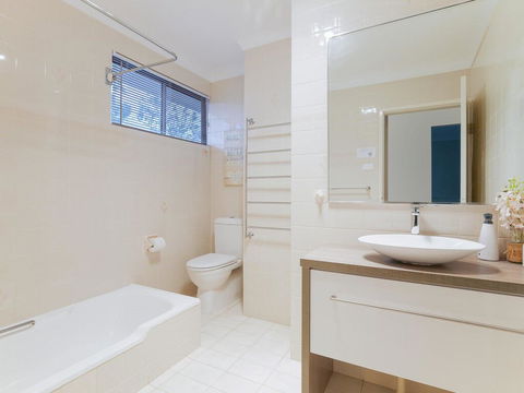 1 'Kooringal', 105 Soldiers Point Road - Waterfront Unit Wth Aircon - Australian Directory 1