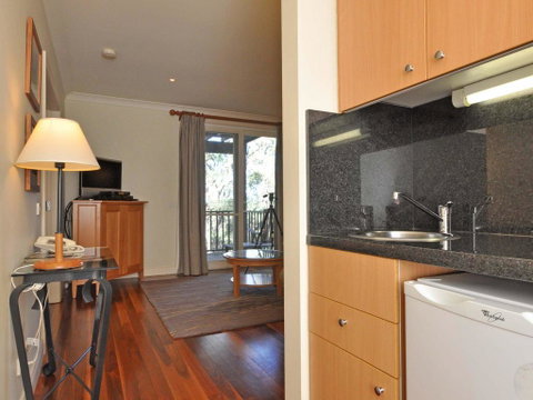 1 Bedroom Executive Villa Located Within Cypress Lakes - Australian Directory 2