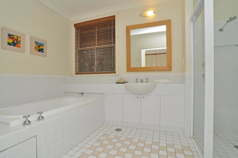 1 Bedroom Executive Villa Located Within Cypress Lakes - Australian Directory 1