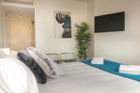 1 Bedroom Studio Apartment Near Eagle Street - Australian Directory 0