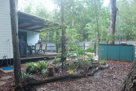1 Naiad Court - Lowset Family Home With Swimming Pool And Covered Deck. Pet Friendly - Australian Directory 2
