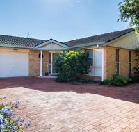 1/4 Huntly Close