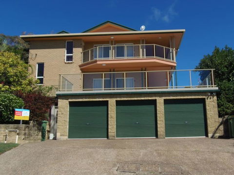 100 Cooloola Drive - Australian Directory 2