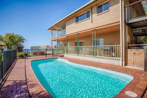 100 Cooloola Drive - Australian Directory 1