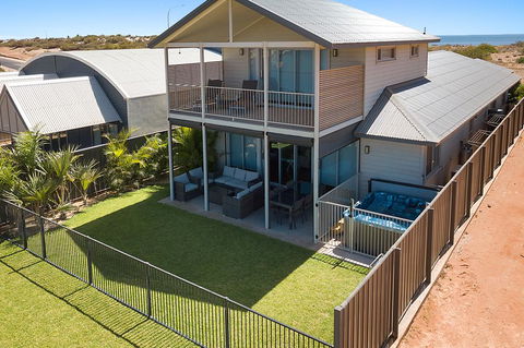 108 Madaffari Drive - Caretta - Luxurious Marina Home With A Spa And Free WiFi - Australian Directory 1