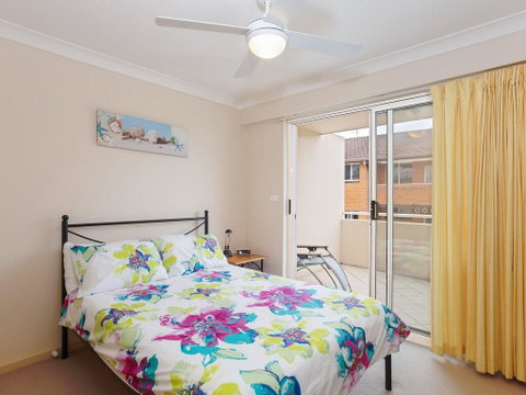 11 'Seashells', 21-23 Magnus Street - Pool, Lift, Aircon - Australian Directory 3