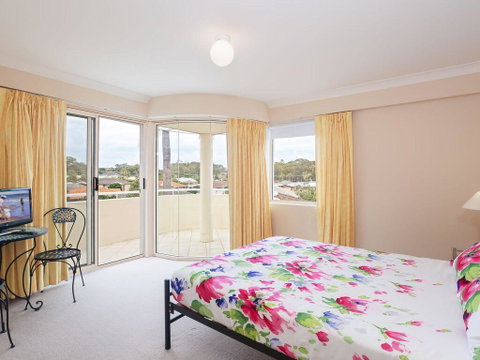 11 'Seashells', 21-23 Magnus Street - Pool, Lift, Aircon - Australian Directory 1