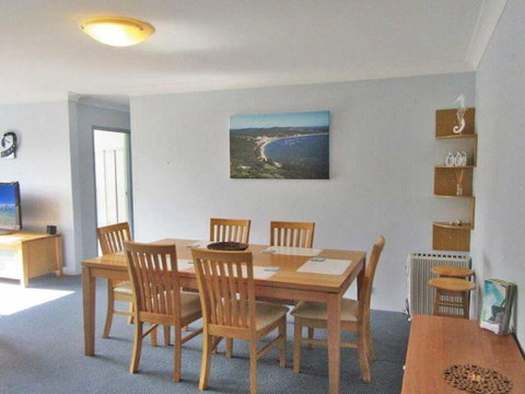 11 'Silvana Court', 26 Ajax Avenue - Close To The Water And Clubs - Australian Directory 3