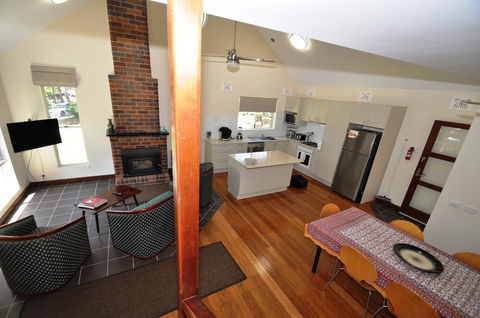 11 Barkala St. Dalmeny - Australian Directory 1