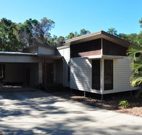 12 Satinwood Drive - Family home with swimming pool located in natural bushland and close to beach - Australian Directory