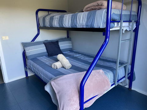 13th Apostle Backpackers - Australian Directory 1