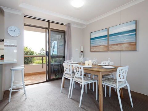 14 'The Commodore' 9-11 Donald Street- Unit In The Heart Of Town With Views & WIFI - Australian Directory 3