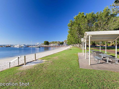 14 'The Commodore' 9-11 Donald Street- Unit In The Heart Of Town With Views & WIFI - Australian Directory 0