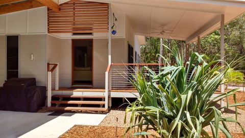15 Esprit Drive - Rainbow Shores, Gorgeous, Modern Beach House - Australian Directory 1