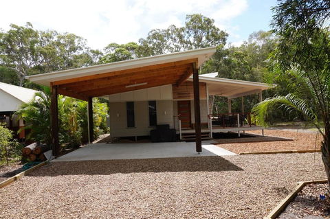 15 Esprit Drive - Rainbow Shores, Gorgeous, Modern Beach House - Australian Directory 3