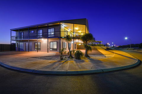 16 Crevalle Way - Fantastic House With Gulf Views - Australian Directory 1