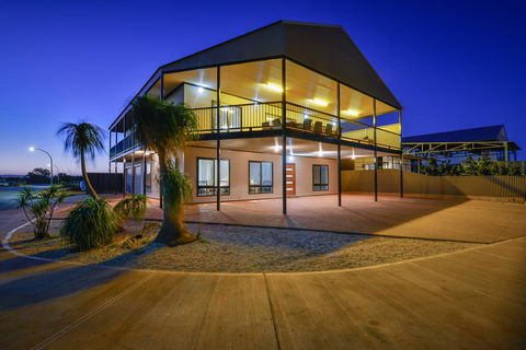 16 Crevalle Way - Fantastic House With Gulf Views - Australian Directory 0