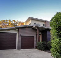 17 Naiad Court - Modern open plan family home with covered outdoor area and double lock-up garage - Australian Directory
