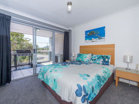 18 'Shoal Bay Beach Apartments' - Fantastic Air Conditioned Unit With A Pool & Lift - Australian Directory 2