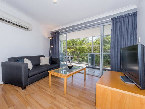 18 'Shoal Bay Beach Apartments' - Fantastic Air Conditioned Unit With A Pool & Lift - Australian Directory 3