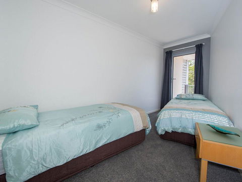 18 'Shoal Bay Beach Apartments' - Fantastic Air Conditioned Unit With A Pool & Lift - Australian Directory 1