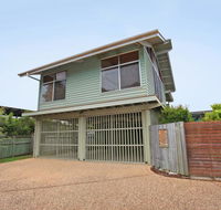 18 Northbeach Place Mudjimba Beach - Pet Friendly Linen Included WIFI - Australian Directory