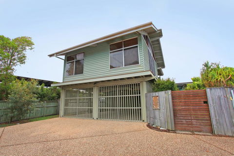18 Northbeach Place, Mudjimba Beach - Pet Friendly, Linen Included, WIFI - Australian Directory 0