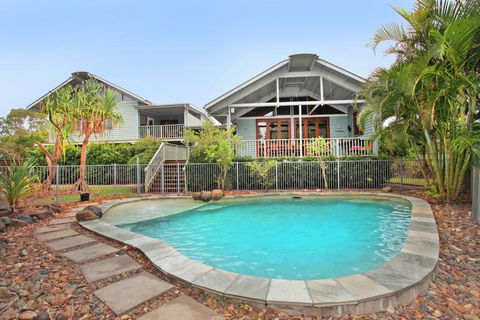 18 Northbeach Place, Mudjimba Beach - Pet Friendly, Linen Included, WIFI - Australian Directory 1