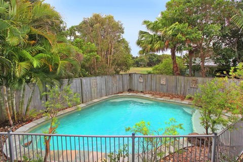 18 Northbeach Place, Mudjimba Beach - Pet Friendly, Linen Included, WIFI - Australian Directory 2