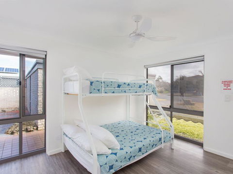 18 Rest Point - Australian Directory 3