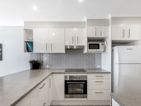 19 'Bay Parklands', 2 Gowrie Avenue - Ground Floor Renovated Unit With Water Views & WIFI - Australian Directory 1