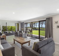 19 'Bay Parklands' 2 Gowrie Avenue - ground floor renovated unit with water views  WIFI - Australian Directory