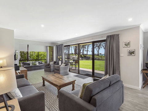 19 'Bay Parklands', 2 Gowrie Avenue - Ground Floor Renovated Unit With Water Views & WIFI - Australian Directory 0