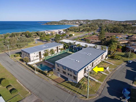 2 'The Dunes', 38 Marine Drive - Pool, Tennis Court And So Close To The Beach - Australian Directory 0