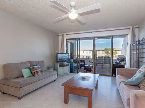 2 'The Dunes', 38 Marine Drive - Pool, Tennis Court And So Close To The Beach - Australian Directory 2