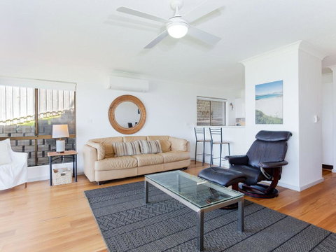 2 'The Pelicans' 53 Soldiers Point Road - Ground Floor Unit On The Waterfront - Australian Directory 1