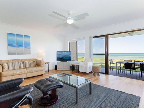 2 'The Pelicans' 53 Soldiers Point Road - Ground Floor Unit On The Waterfront - Australian Directory 2
